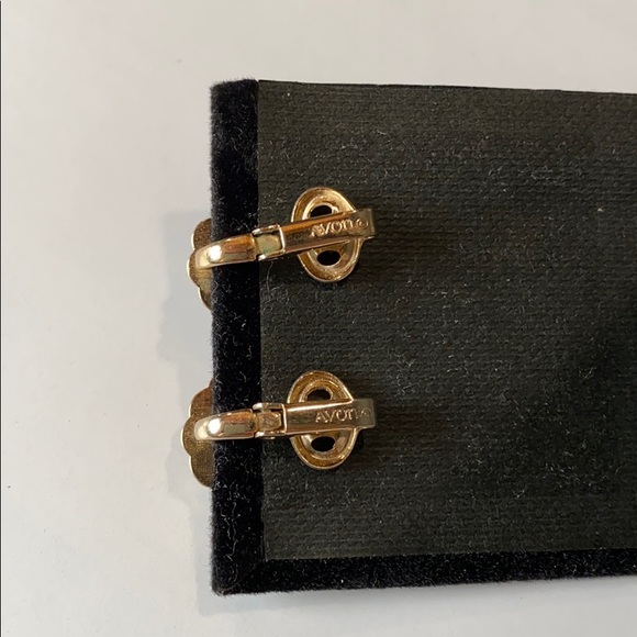 Vintage Avon Clip on Earrings - Picture 2 of 4